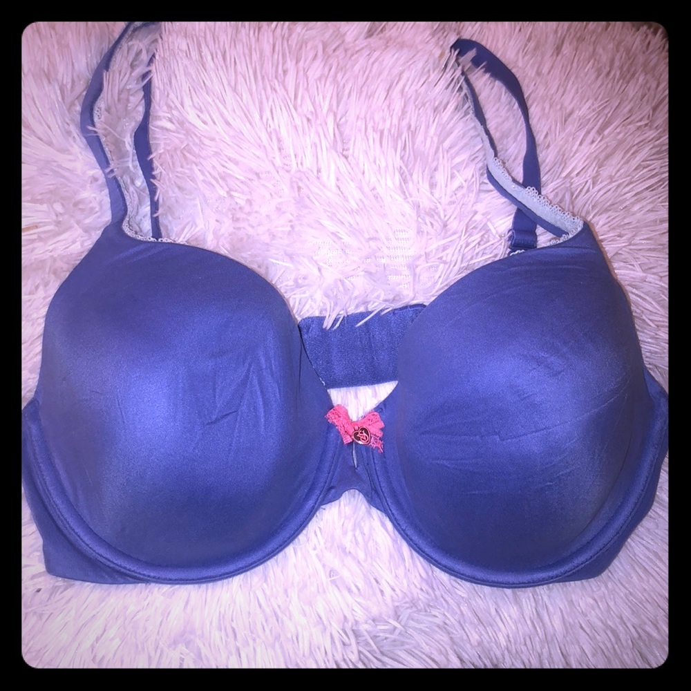 Victoria’s Secret 34D bra.